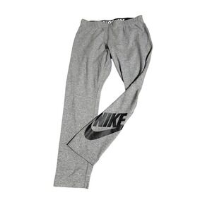 NWOT Nike Crop Leggings Medium
Women Gray Athletic Active Mid Rise Women Cotton